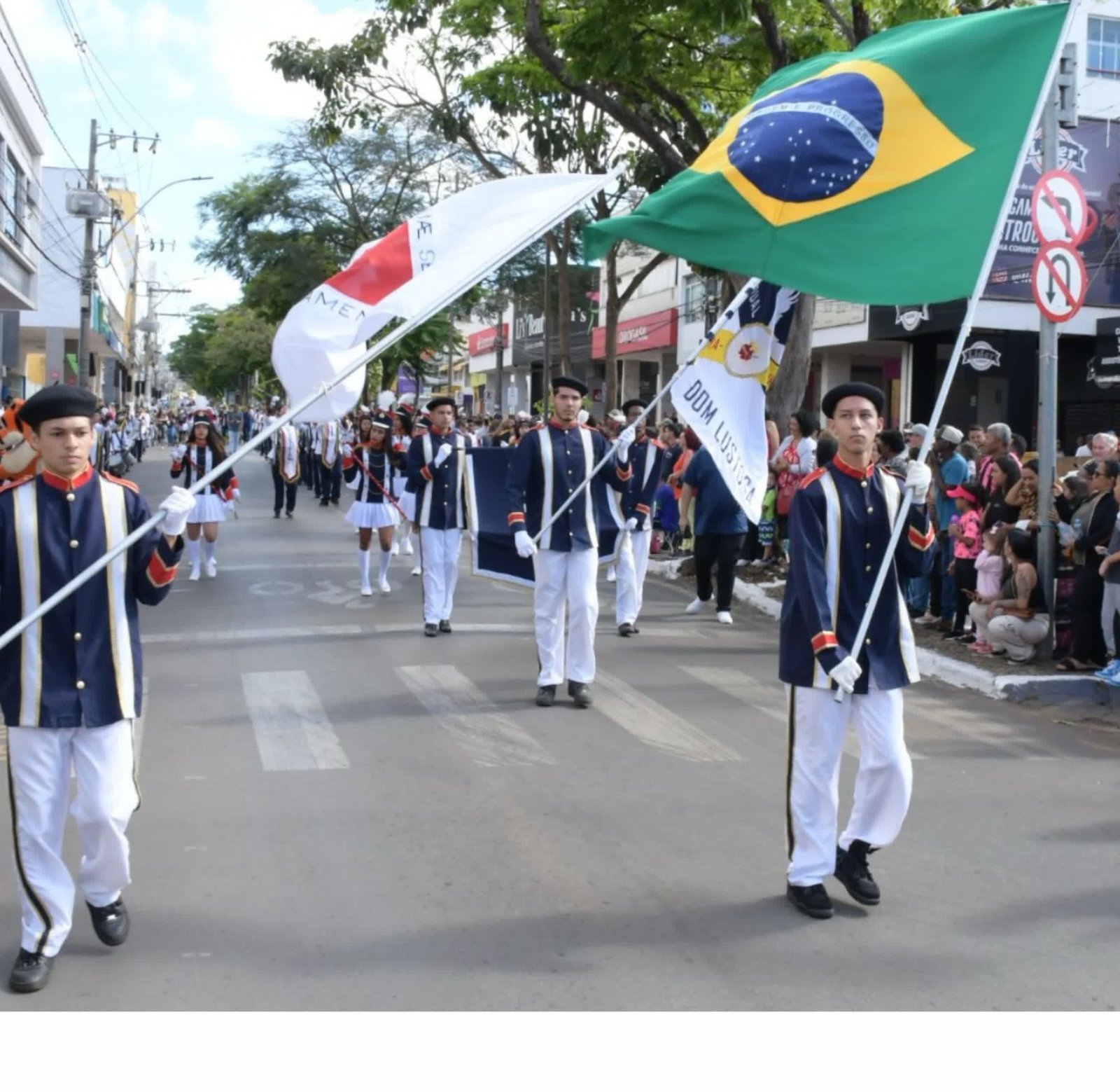 Alunos da rede municipal participam do Desfile Cívico Estudantil 2026 em Patrocínio