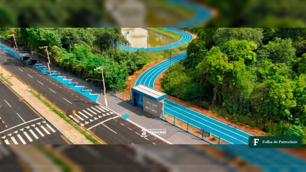 Vista aérea da entrada do Parque da Matinha, com pista de caminhada azul contornando a lagoa e a nova portaria