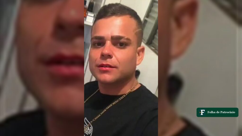 Retrato de Artur Nunes da Silva, jovem desaparecido em Guimarânia, de camiseta preta e corrente dourada. Foto: arquivo da família/Divulgação
