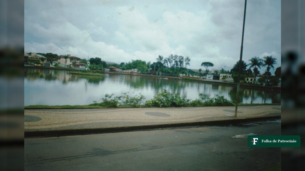 Lagoa e orla de Lagoa Formosa, cidade onde homem foi preso em Lagoa Formosa por suspeita de abuso. Foto: Fronteira/Wikimedia Commons (CC BY-SA 4.0)