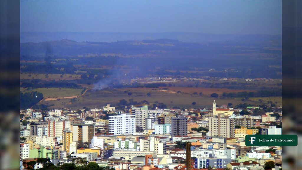 Vista panorâmica de prédios e bairros de Patos de Minas, cidade do caso de medida protetiva descumprida. Foto: Josue Marinho/Wikimedia Commons (CC BY 3.0)
