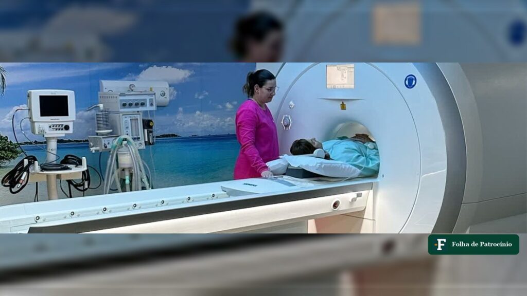 Paciente em aparelho de ressonância magnética na rede pública de Patrocínio, onde a fila de tomografia deve zerar