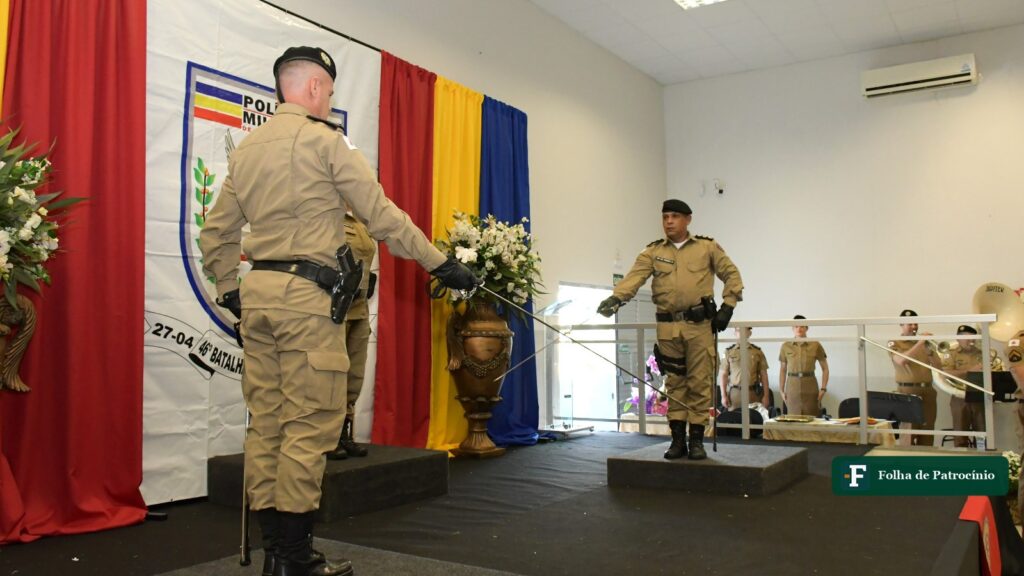 Militares do 46º Batalhão da PM em cerimônia em Patrocínio (foto de arquivo: Prefeitura de Patrocínio), na matéria sobre o homem preso com ferramentas no São Benedito