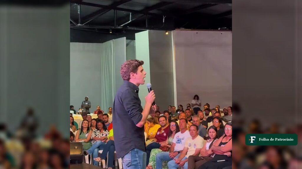 Pedro Bom Negócio discursa para a plateia no encontro do PL em Patrocínio. Imagem: reprodução de vídeo da campanha