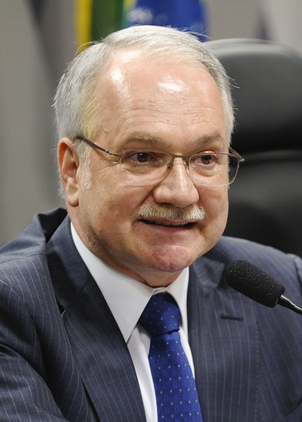 Edson Fachin durante sabatina no Senado antes de assumir cadeira no STF; hoje, como presidente da Corte, Fachin assume relatoria do caso Moraes-Vorcaro