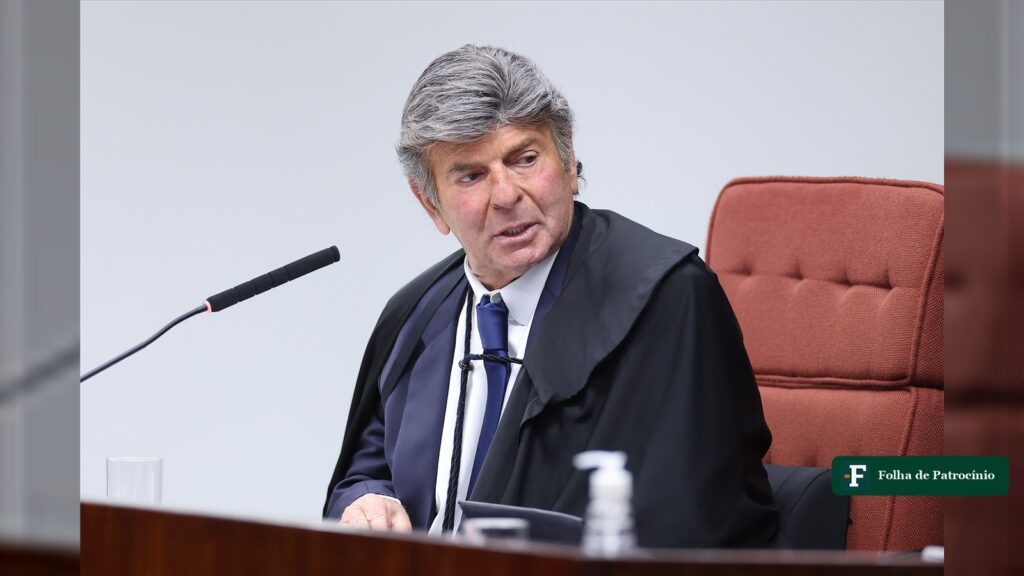 Ministro Luiz Fux fala ao microfone em sessão do STF; ele é o relator da ação sobre registros de Viviane Barci no Senado (Foto: Victor Piemonte/STF)