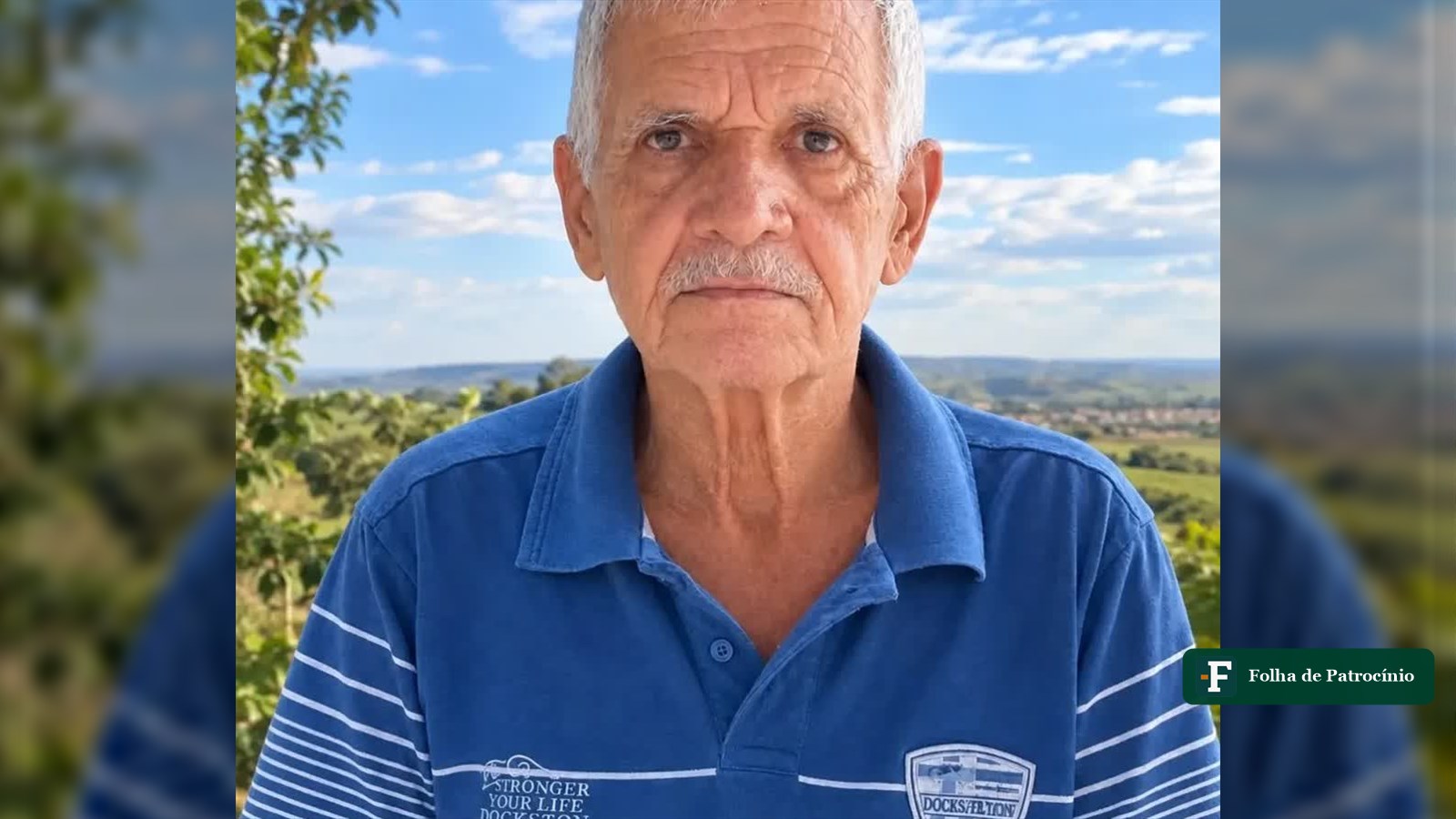 Retrato de João Pereira Neto, ao ar livre, vestindo camisa polo azul