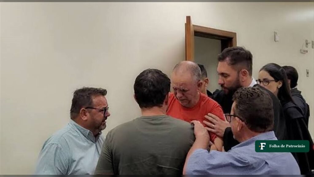 Jorge Moreira Marra em corredor de fórum, no julgamento de Jorge Marra pela morte de Cássio Remis