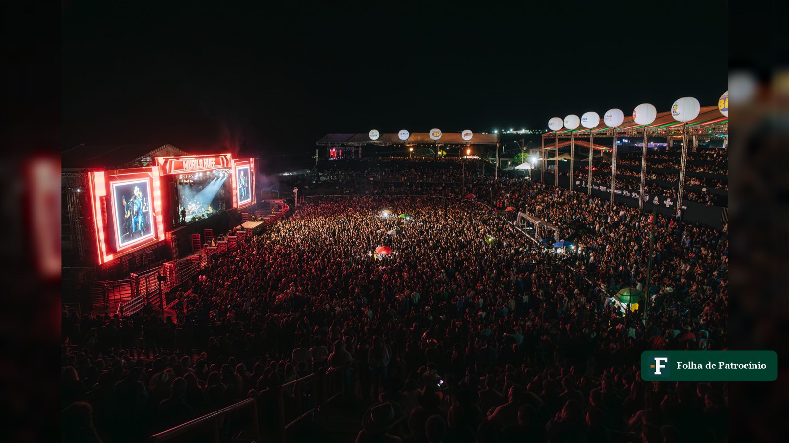Público lotado em show noturno da FEMCAFÉ, evento de Patrocínio atingido pela lei de preços em eventos