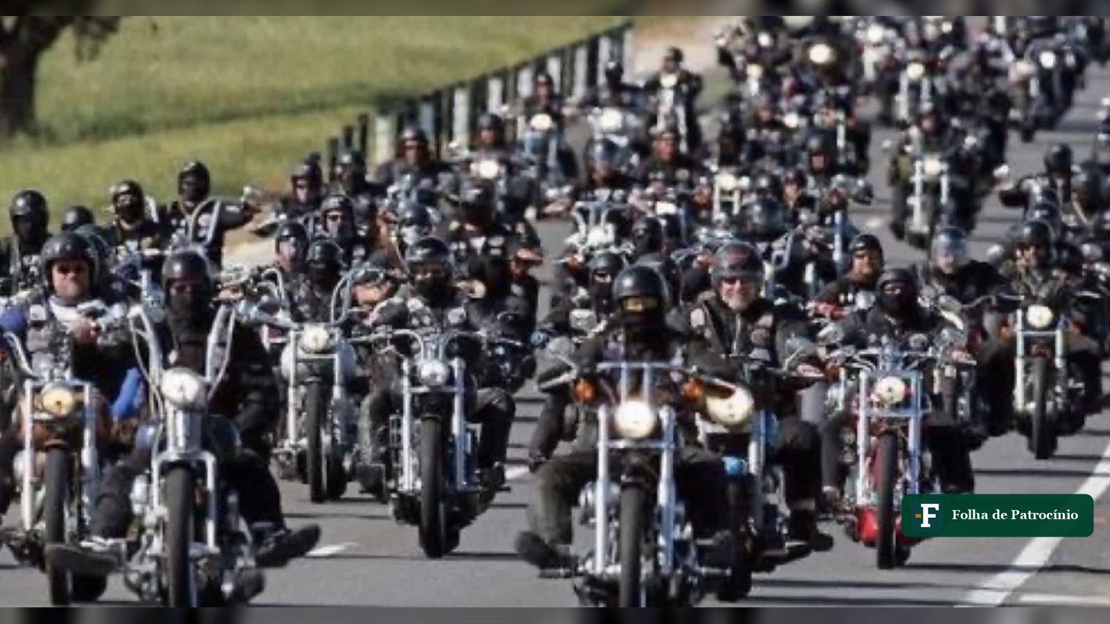 Coluna de motociclistas em Lavras durante encontro de motoclubes