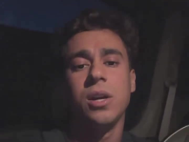 Nikolas Ferreira em outro quadro do vídeo em que diz ser falso o tuíte atribuído a ele