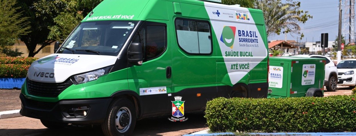 Unidade de Odontologia Móvel da Prefeitura de Patrocínio em atendimento a alunos