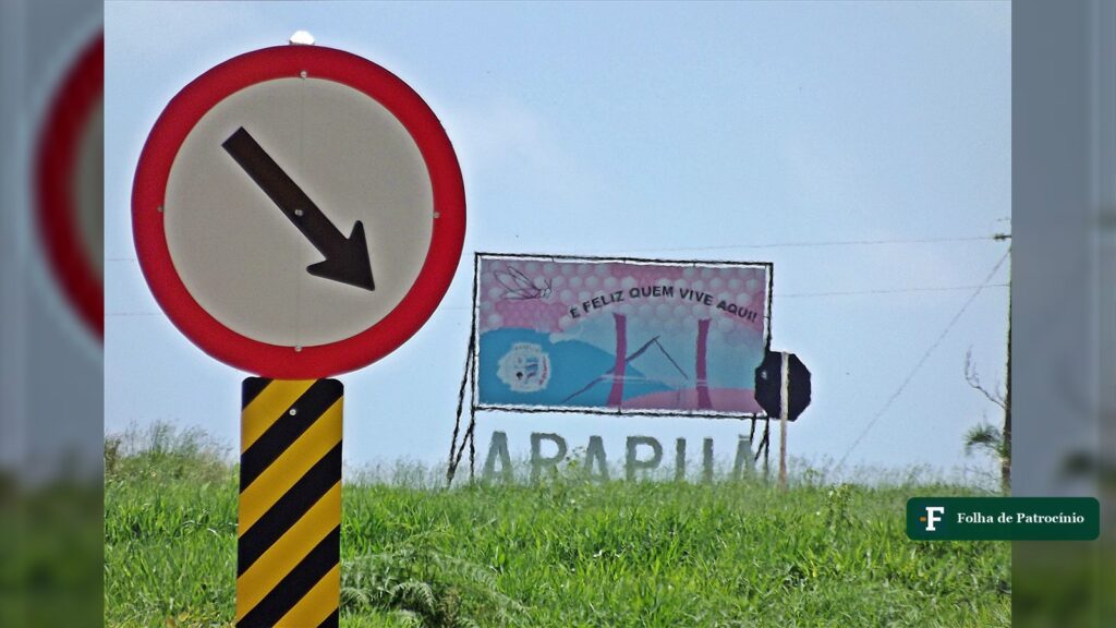 Placa de entrada de Arapuá no trevo da BR-354, região onde foi encontrada a ossada humana
