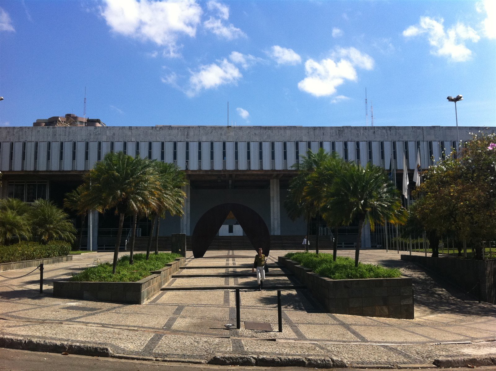 Fachada da Assembleia Legislativa de Minas Gerais, casa que Pedro Bom Negócio disputa nas eleições de 2026