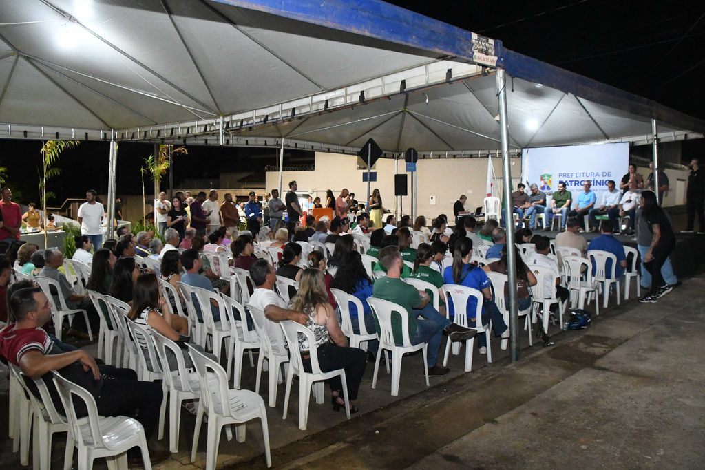 Praça Santo Antônio de Sant'Ana Galvão recém-inaugurada no bairro Dona Diva