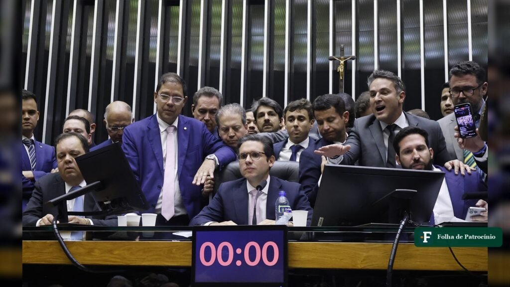 Mesa da Câmara dos Deputados, que precisa despachar o requerimento sobre o relatório apócrifo