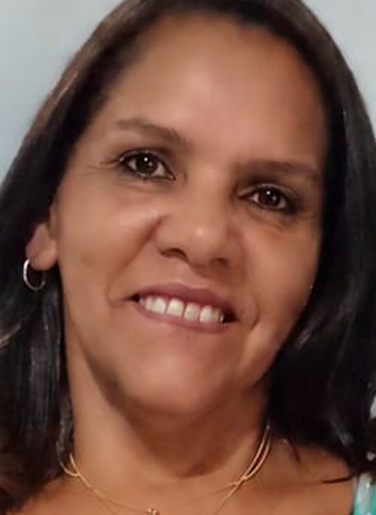 Arisoleti Silva de Souza, a Arlete, de cabelos escuros na altura dos ombros, em foto divulgada pela família
