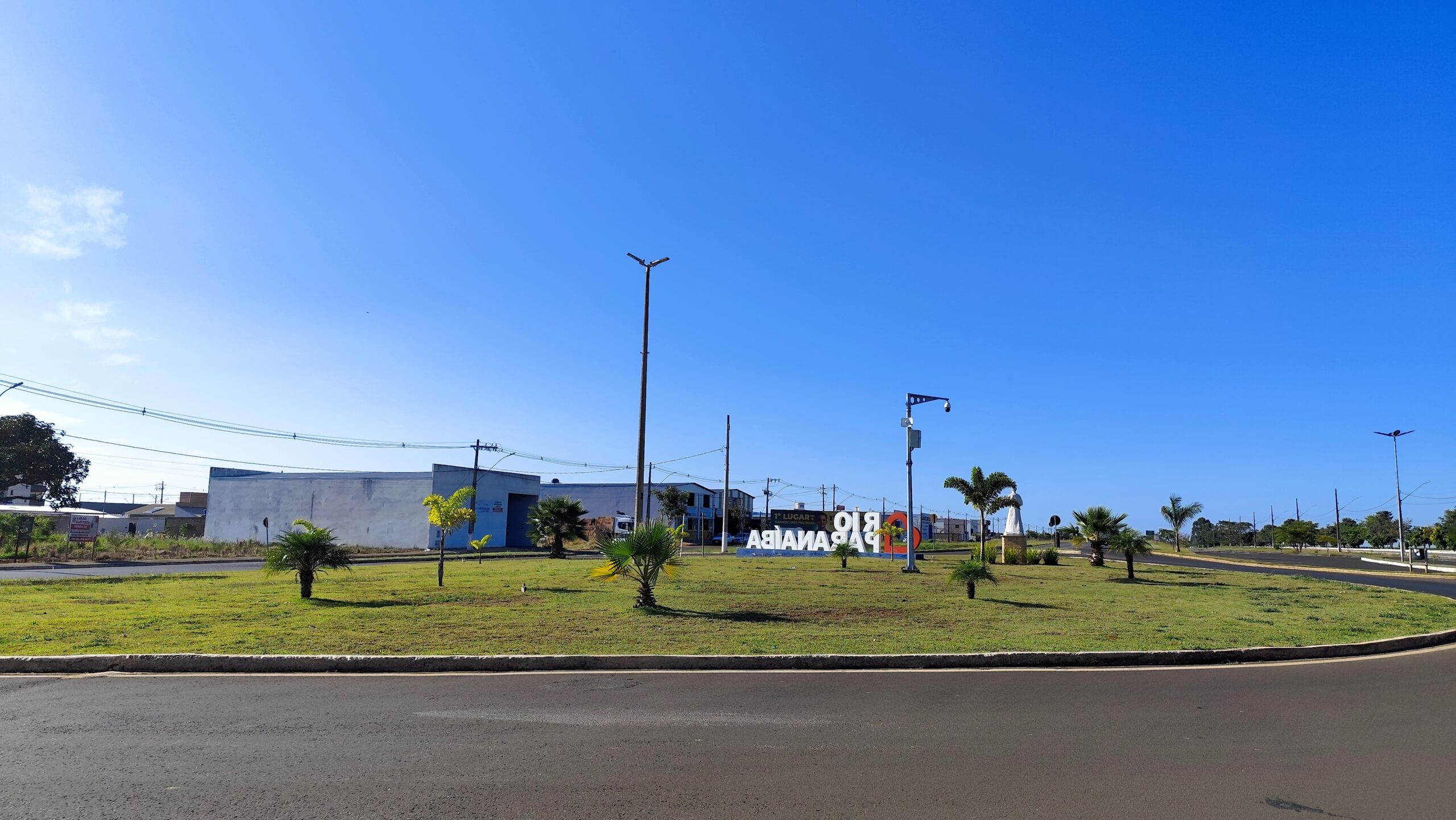 Rotatoria com o letreiro de Rio Paranaiba, municipio onde ocorreu o roubo em fazenda