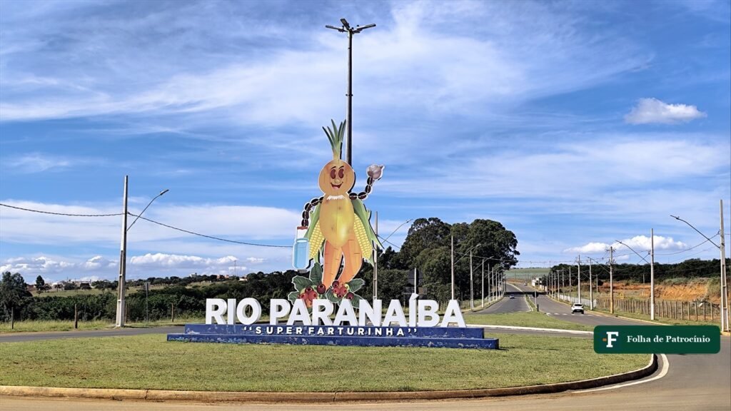 Monumento de entrada de Rio Paranaiba as margens da rodovia, municipio do roubo em fazenda