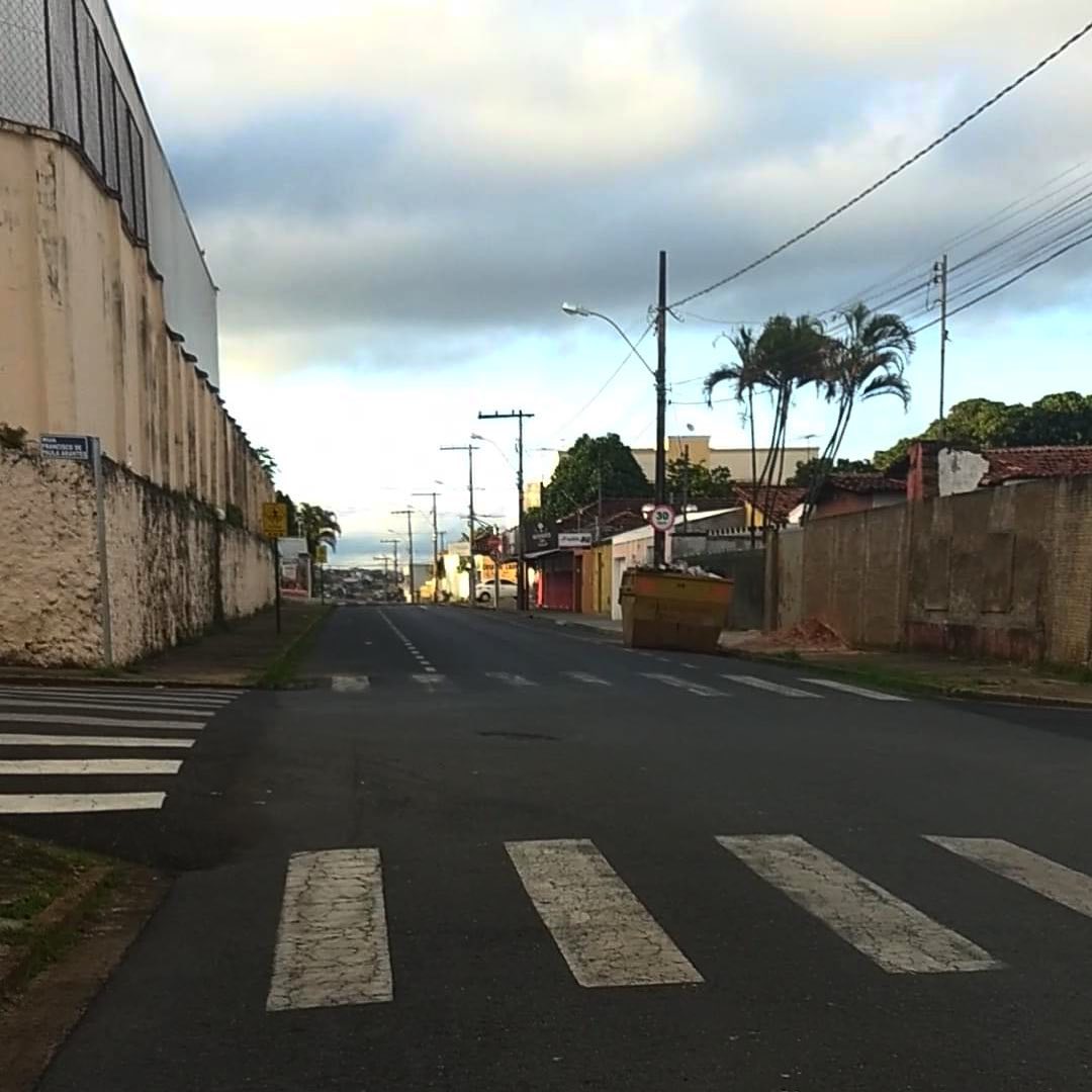 Rua de Patrocínio perto do Centro, onde ocorreu o furto de fios
