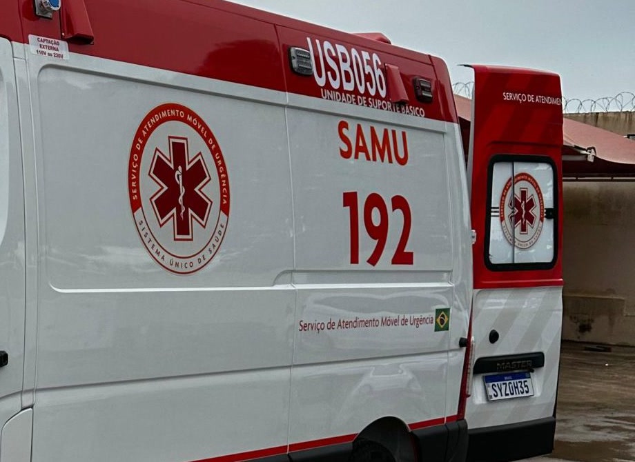 Lateral de ambulância do SAMU com o número 192, imagem de arquivo da reportagem sobre a jovem Érika, que saiu da UTI
