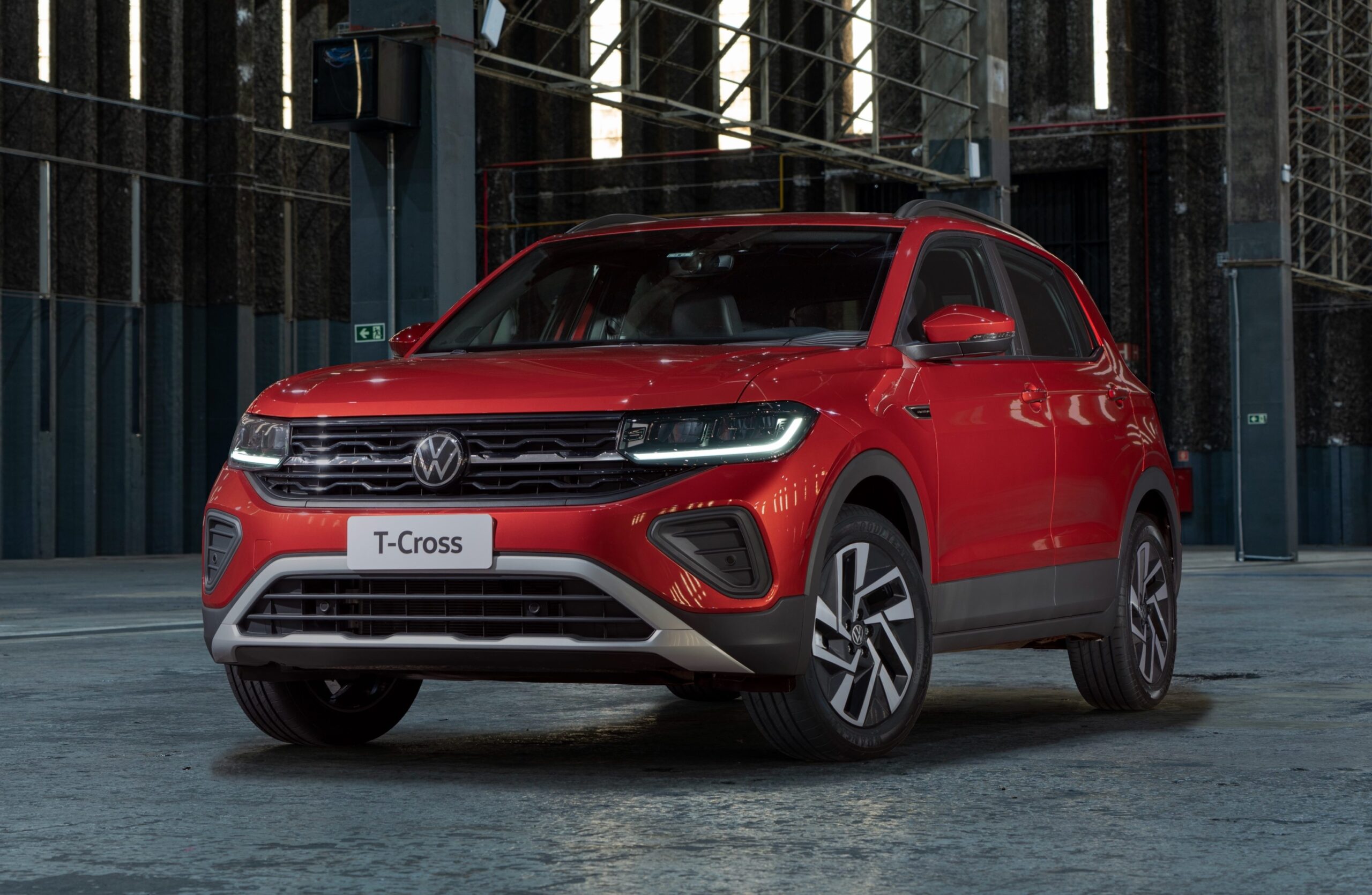 Guerra de preços derruba valor de SUV Volkswagen T-Cross exposto em concessionária