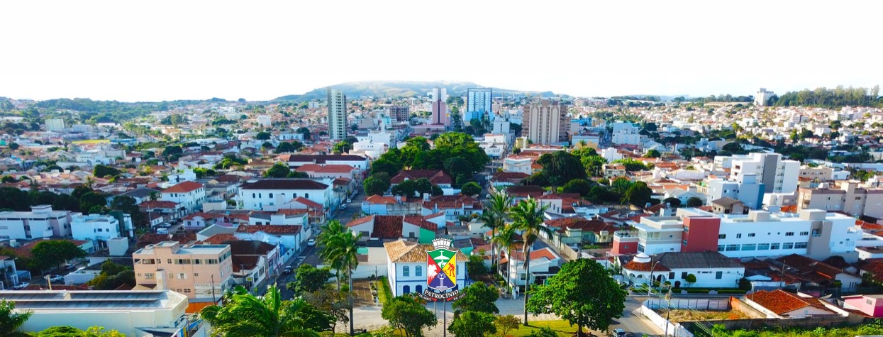 Vista aérea de Patrocínio, cidade onde a Prefeitura publica as notificações de lotes no Diário Oficial