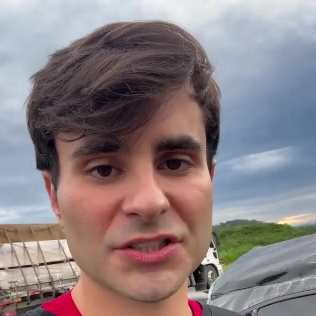 Acidente de Pedro Rousseff: o deputado federal eleito grava vídeo na beira da rodovia depois da capotagem