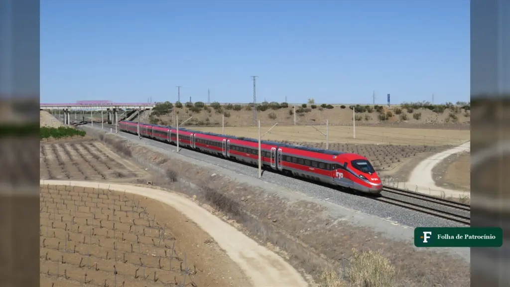 Trem da Iryo na linha de alta velocidade Madri-Sevilha perto de Mora, trecho do acidente de trem na Espanha, em foto de arquivo