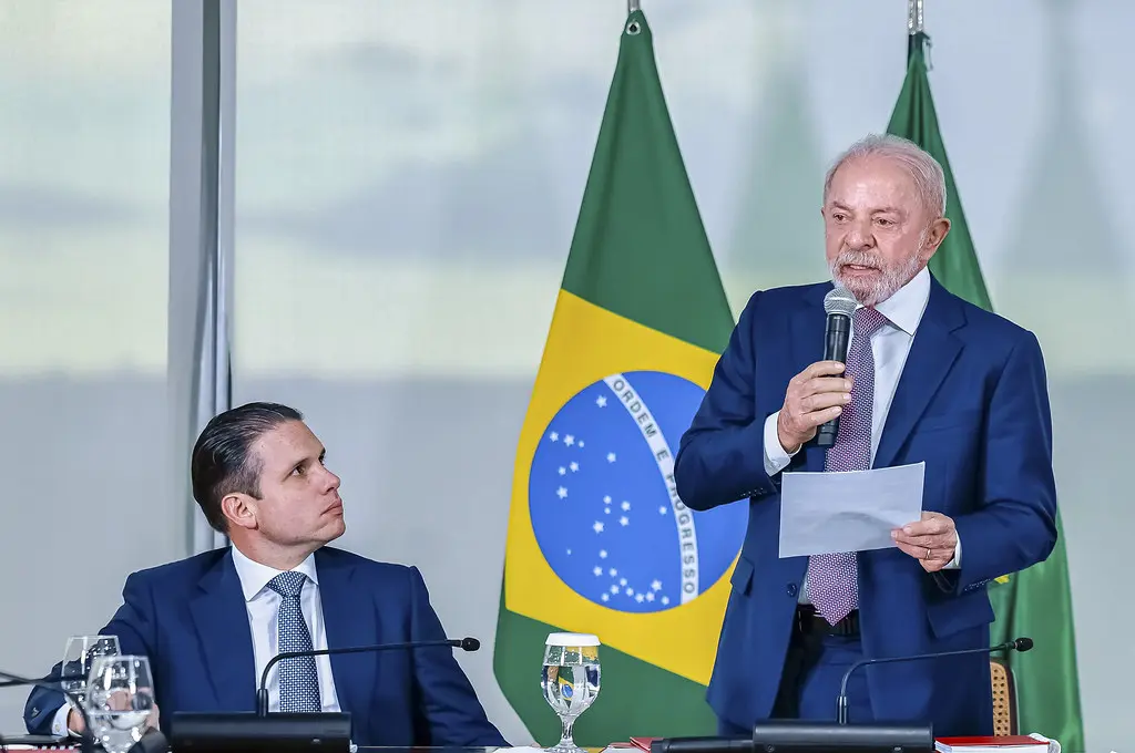 Lula discursa na sanção da lei antifacção, que mudou o auxílio-reclusão