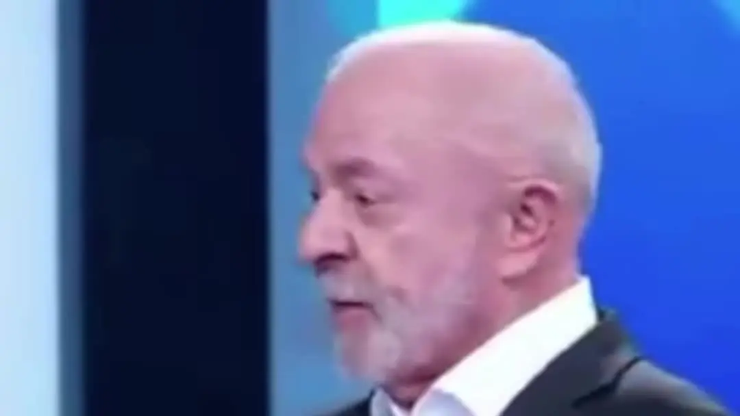 Lula faz a pergunta sobre o Banco Central independente a Flávio Bolsonaro no debate da Globo