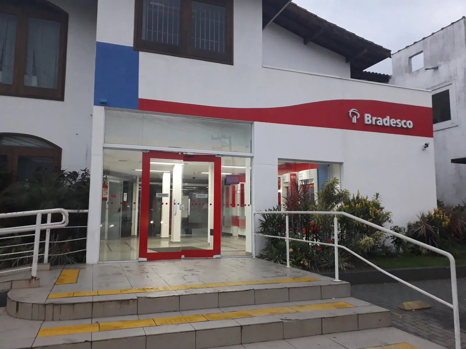Fachada de agência do Bradesco em Ilhabela, em São Paulo