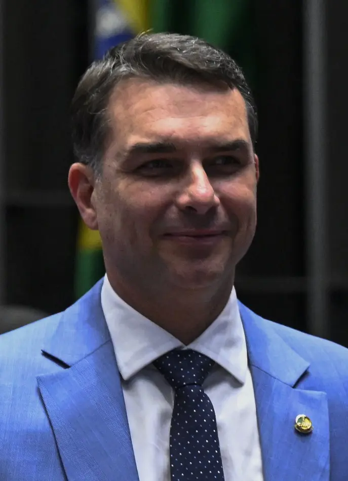 Bloqueio de bens de Flávio Bolsonaro: o senador no plenário do Senado