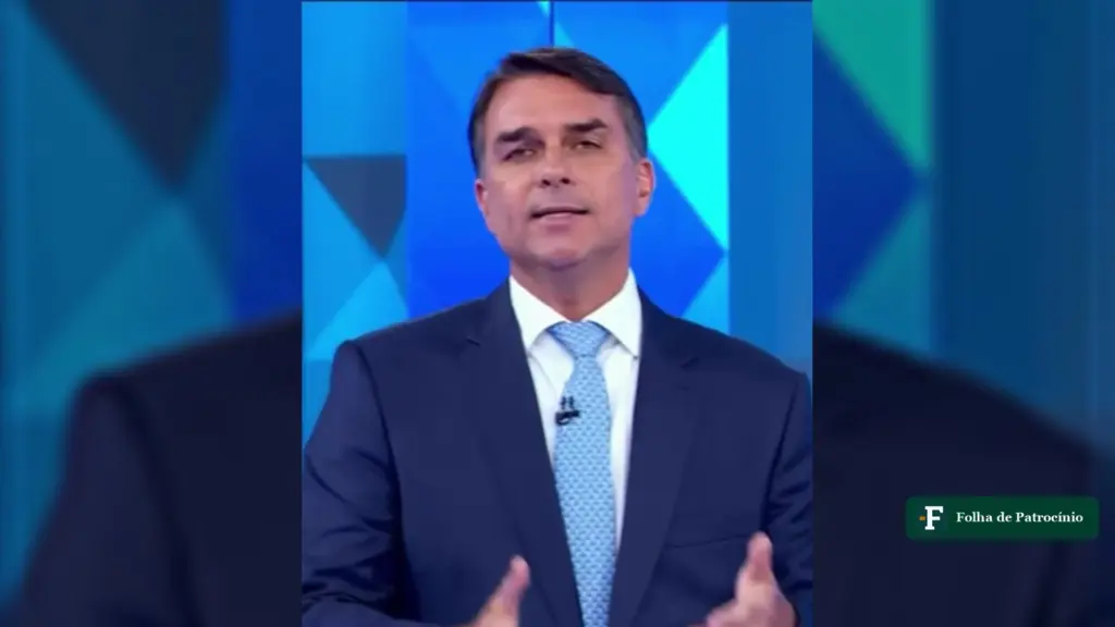 Bolsonaro e a falta de ar: Flávio Bolsonaro responde a Lula durante o debate da TV Globo, em estúdio azul