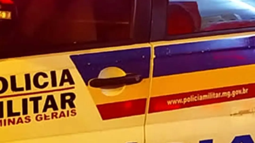 Detalhe de viatura da Polícia Militar de Minas Gerais em ocorrência de briga em casamento em Carmo