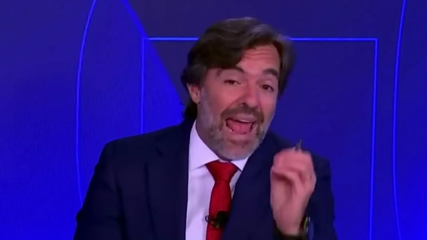 Bruno Musa gesticula durante comentário sobre Lula e o Bolsa Família