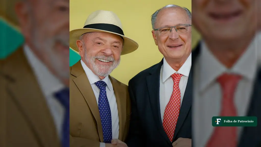 Lula, de chapéu, e Geraldo Alckmin sorriem lado a lado, alvos do pedido de cassação da chapa de Lula