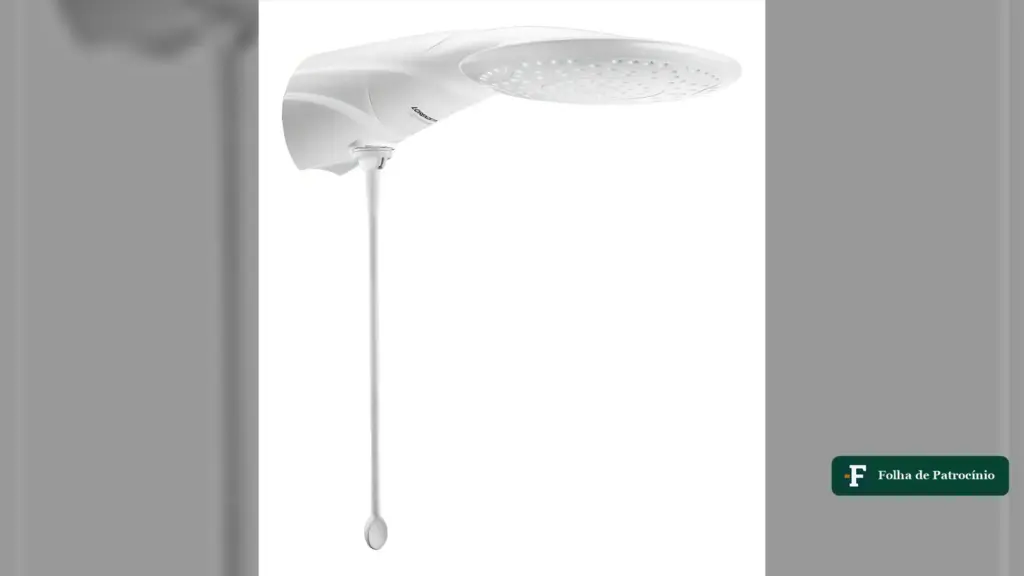Chuveiro elétrico branco com ducha ampla, modelo de chuveiro blindado vendido no Mercado Livre