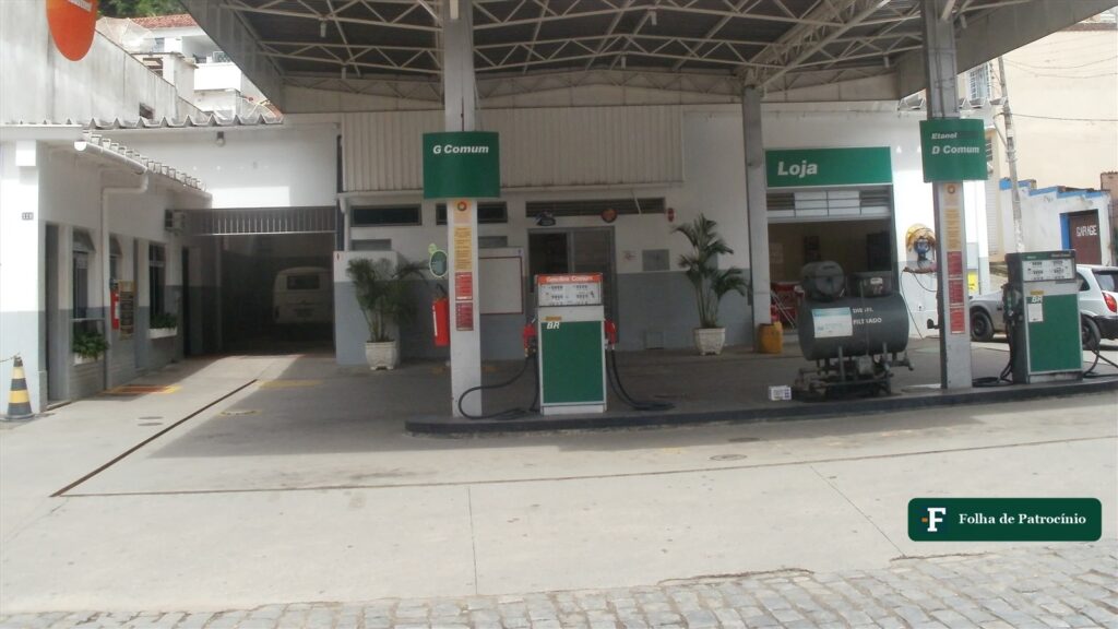 Combustíveis em Patrocínio: bombas de etanol e gasolina em posto de combustível, foto ilustrativa de Eduardo P/Wikimedia Commons