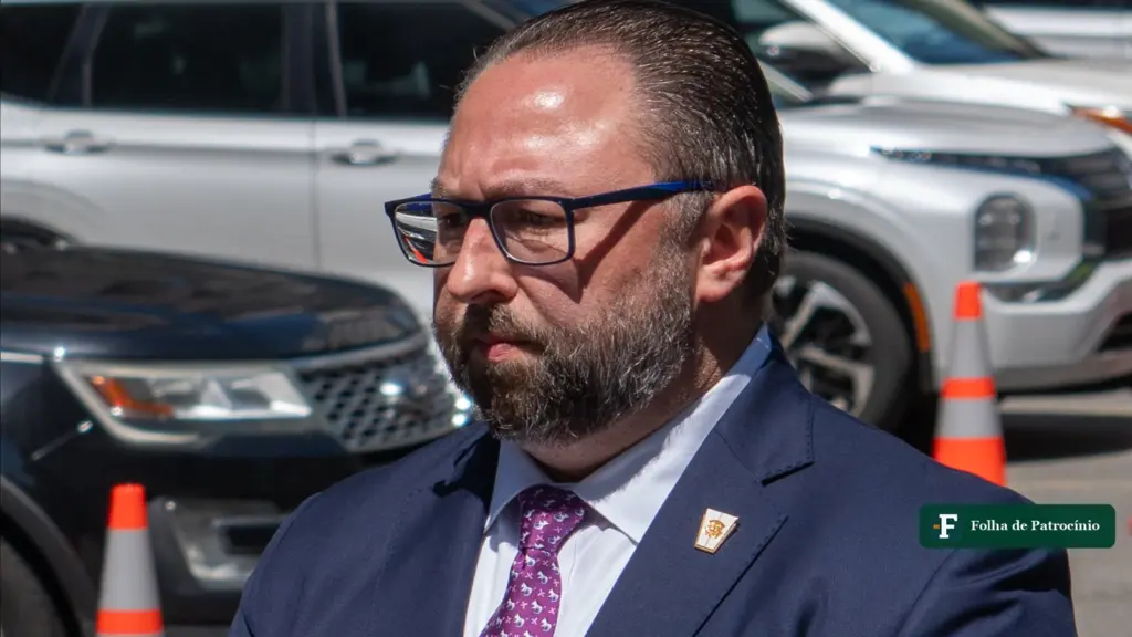 Jason Miller, conselheiro de Trump, em frente ao tribunal em Nova York, em foto de arquivo