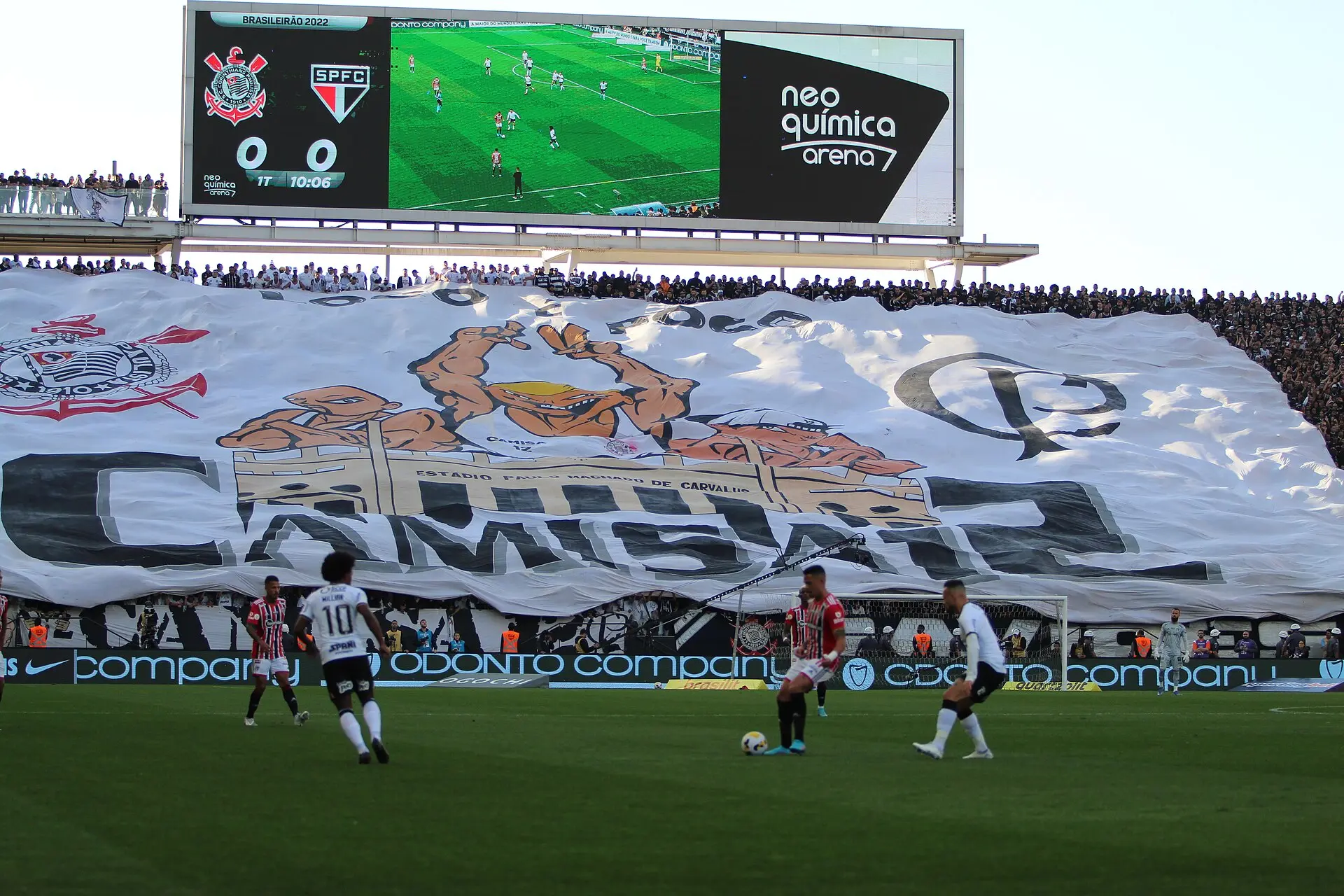 Torcida do Corinthians na Neo Química Arena, onde o time tenta deixar a zona de rebaixamento contra o Mirassol