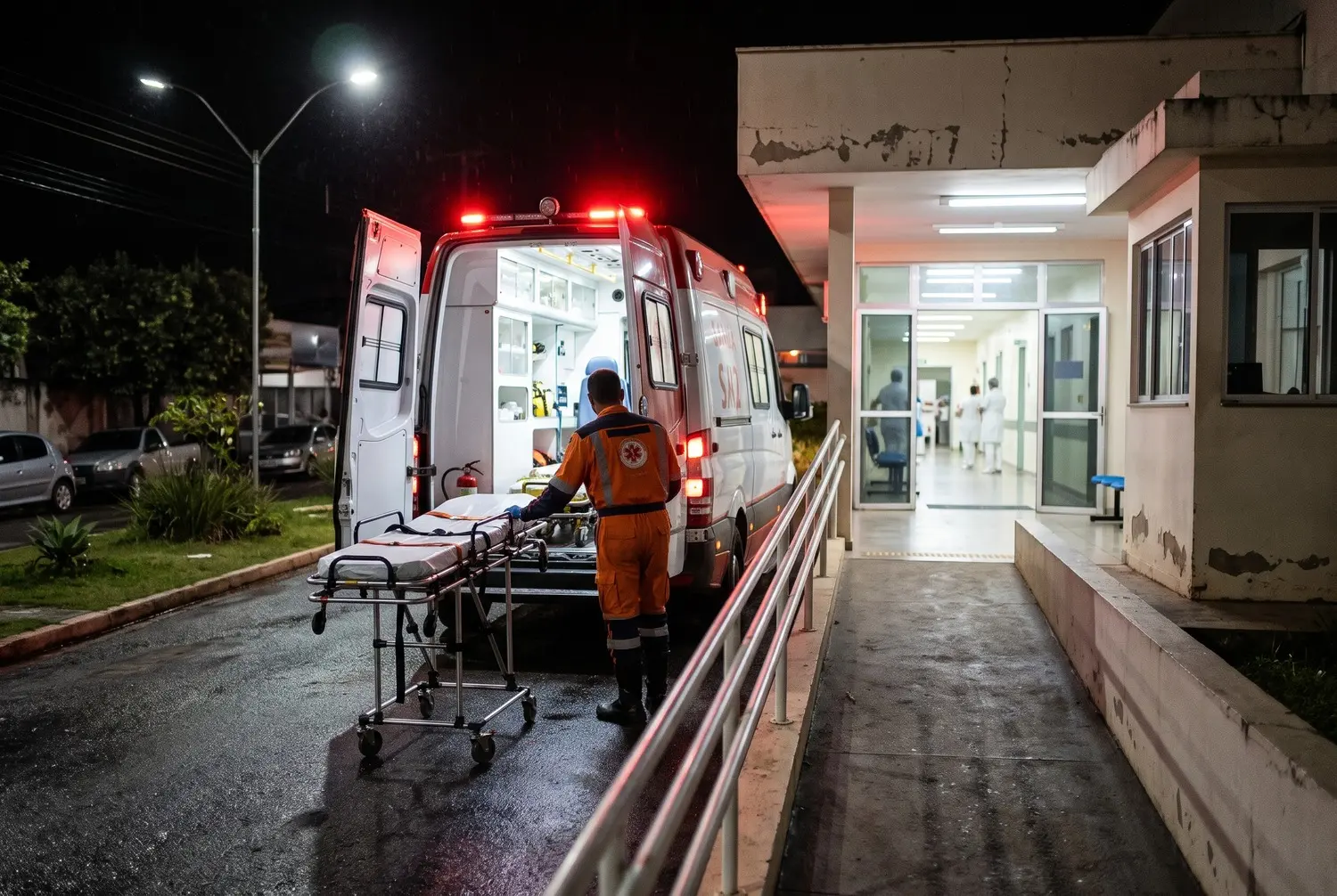 Imagem ilustrativa criada com IA: ambulância do Samu em entrada de hospital, após a agressão no bairro Santa Terezinha