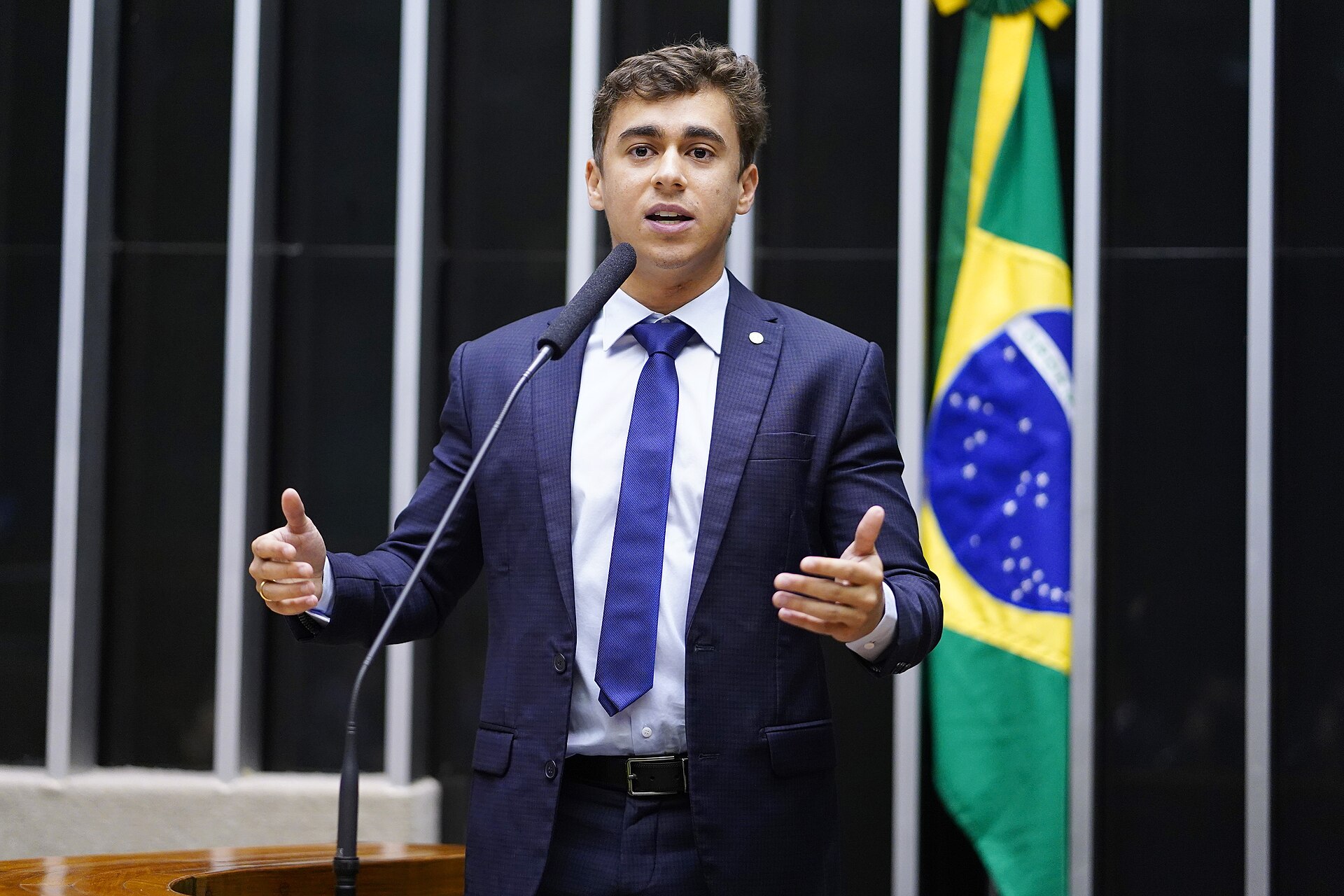 Nikolas Ferreira vota em BH neste domingo; na imagem de arquivo, o deputado discursa na tribuna da Câmara dos Deputados