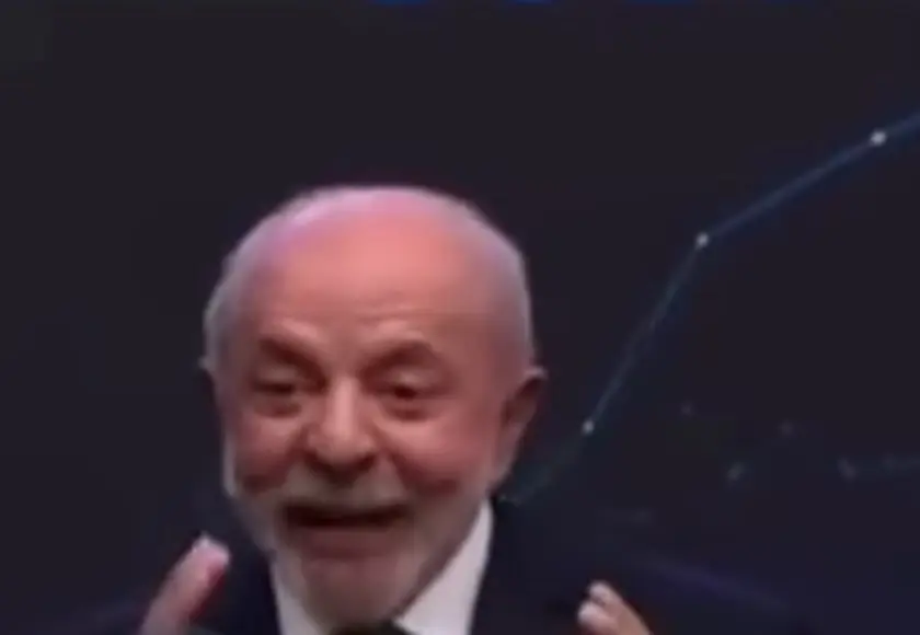 Lula fala durante o debate da Band em que Flávio mostrou corrupto na mão