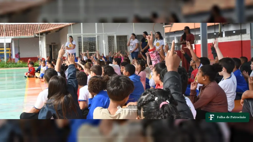 Crianças em atividade em unidade da rede municipal de ensino de Patrocínio