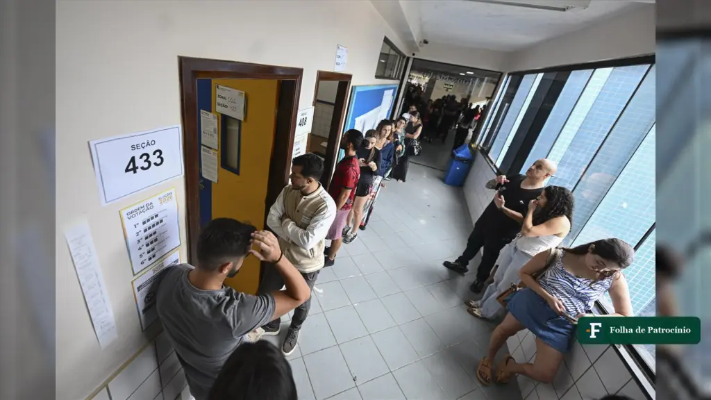 Fila de eleitores diante de uma seção eleitoral no primeiro turno de 2026 (foto: Agência Senado, CC BY-SA 4.0)