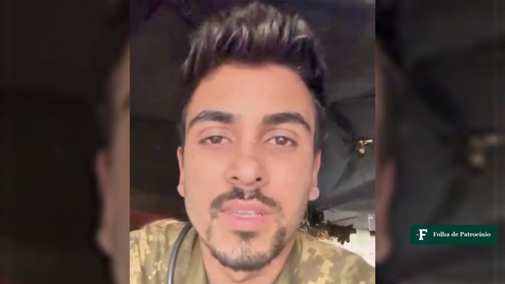 Jovem de farda camuflada fala para a câmera em vídeo em que relata a rotina perto das áreas de combate, o ipatinguense na Ucrânia