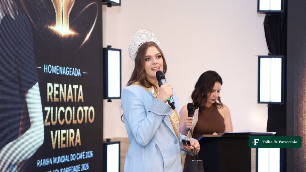 Renata Zucoloto Vieira, Rainha Mundial do Café 2026, discursa ao receber o Troféu Jovens Estrelas, em Varginha