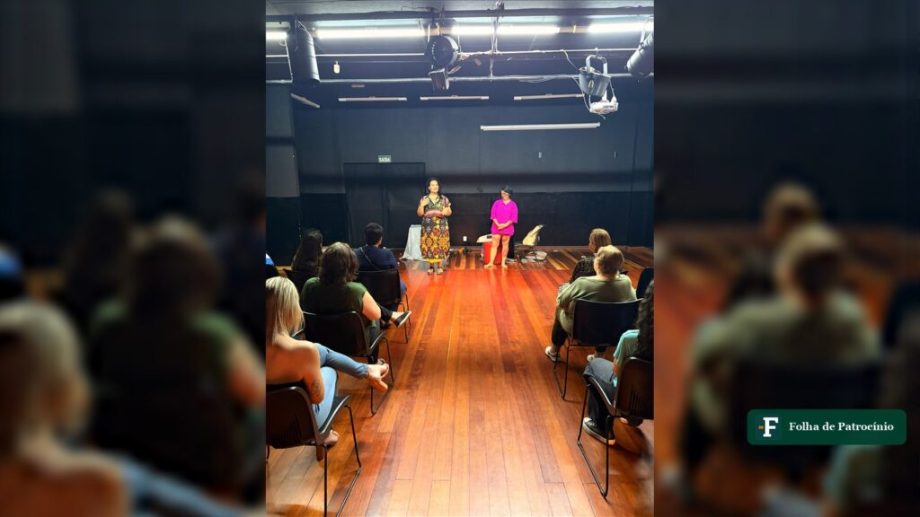 Palco do teatro do CEU das Artes, em Patrocínio, que recebe o espetáculo Homem-Bomba