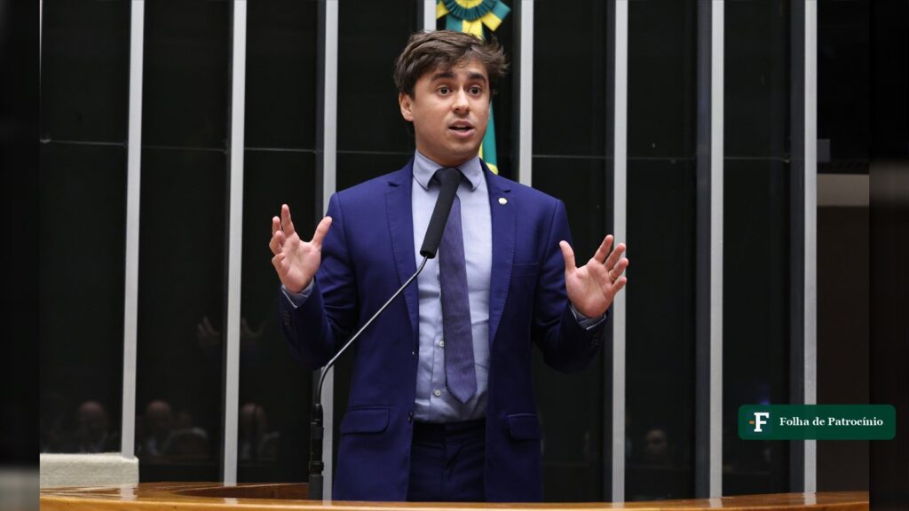 Deputado Nikolas Ferreira na tribuna da Câmara, onde afirmou que o Brasil acordou após o primeiro turno